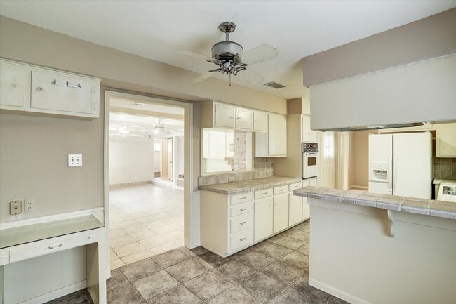 Photo - 5638 Yarwell Dr