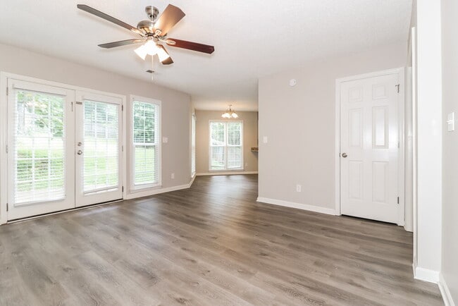 Photo - 739 Glenspring Dr