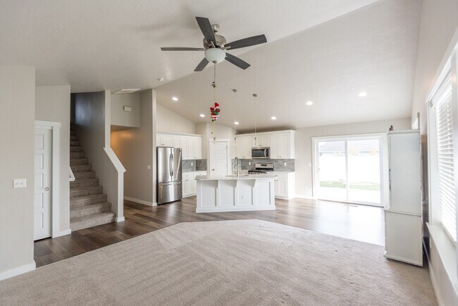 Photo - 430 Stagecoach Ave