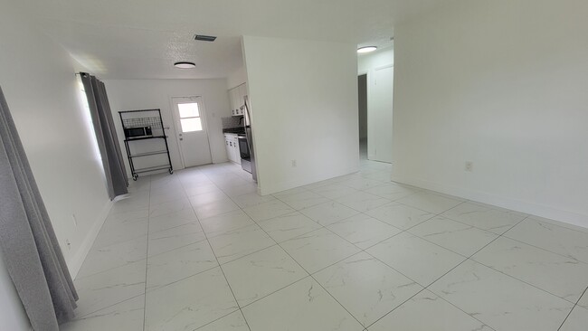 Photo - 6112 SW 37th St Unit B