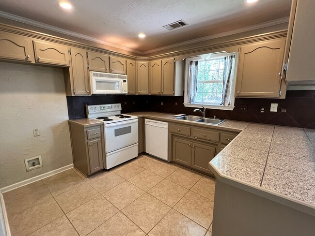 Photo - 1052 Highland Blvd