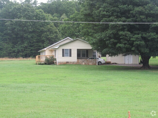 Building Photo - Charming 3-bedroom bungalow located in the... Rental