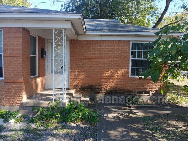 Photo - 3015 Avon St