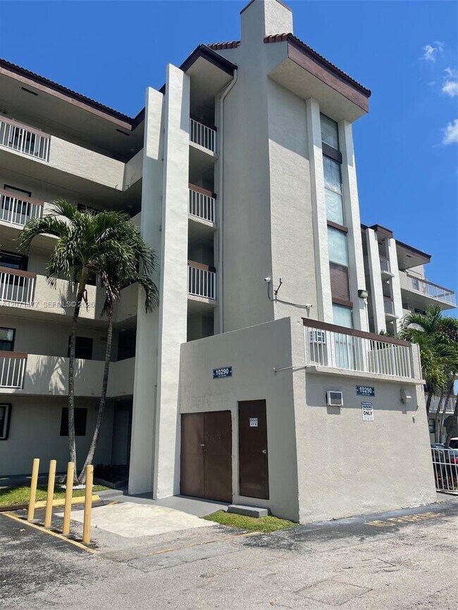 Building Photo - 10290 NW 9th St Cir Unit 113