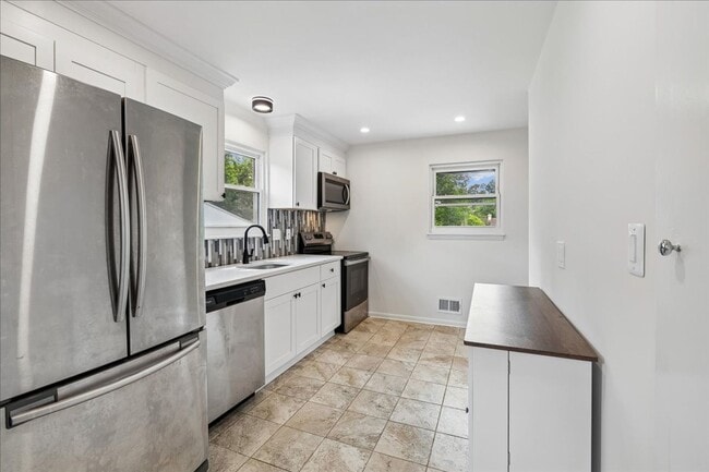 Photo - Remodeled in great location! 4 bedrooms 2 FB Walk to Metro
