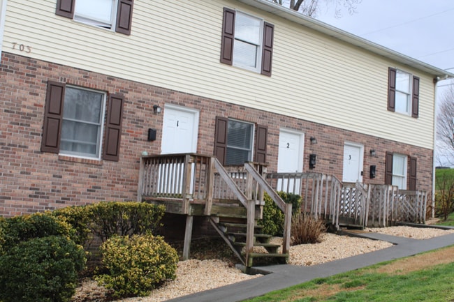 Building Photo - 703 Fall St