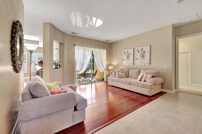 Photo - 827 SW Grand Reserves Blvd