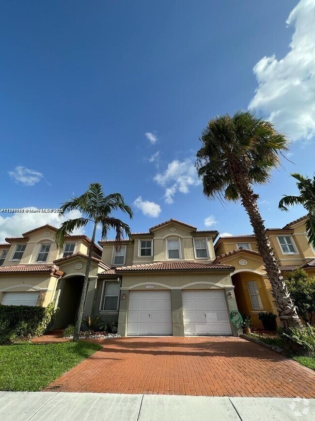 Building Photo - 11300 NW 74th Terrace Unit 11300 Rental