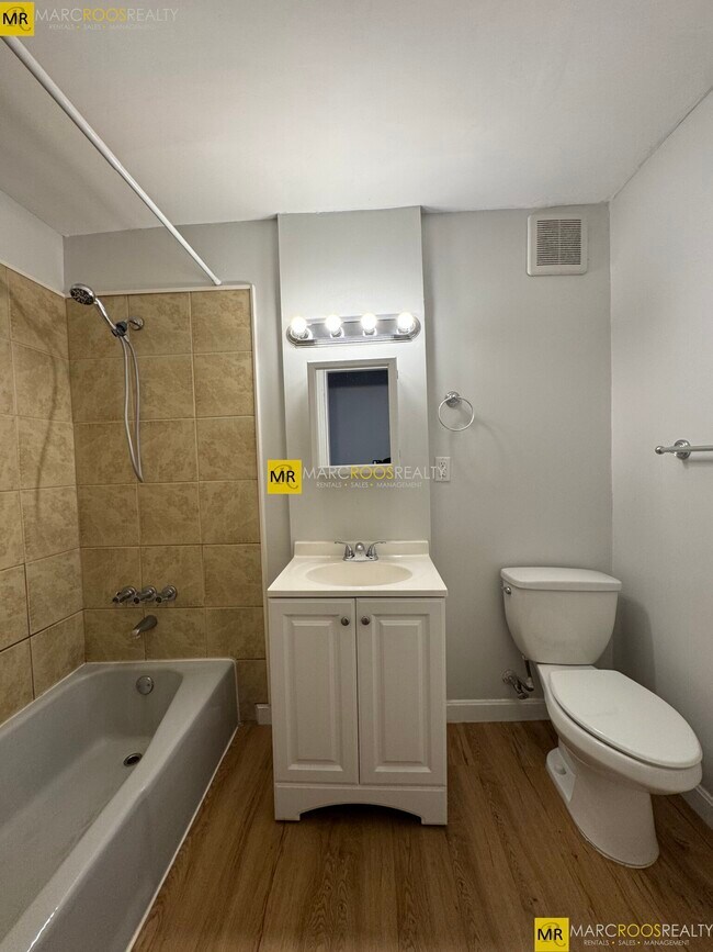 Photo - 1489 Beacon St