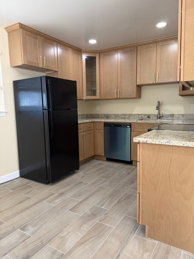 Photo - 545 Northlake Dr Unit 4