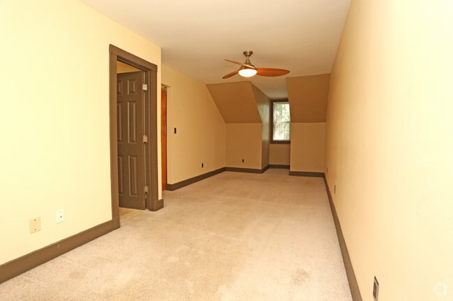 2BR, 2BA - 860 SF - Van Der Rohe- Living Room - Crescent at Shadeland