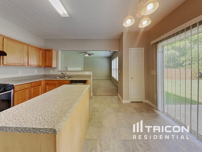 Photo - 1588 Thornwick Trace