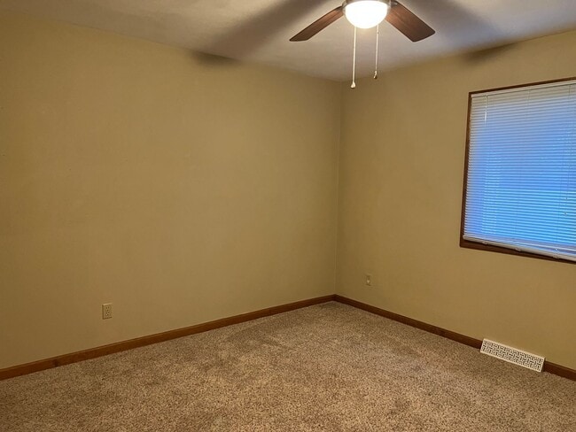 Photo - 4 BEDROOM 2 FULL BATH MOVE IN READY!!