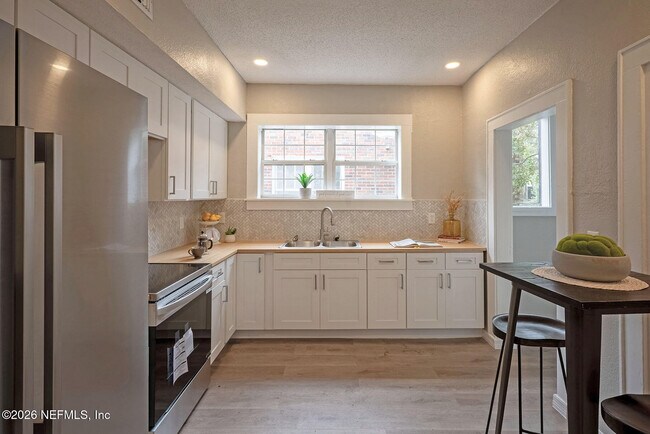 Photo - 325 Alder St