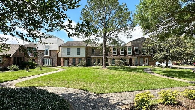 Photo - 1808 Saxony Ln