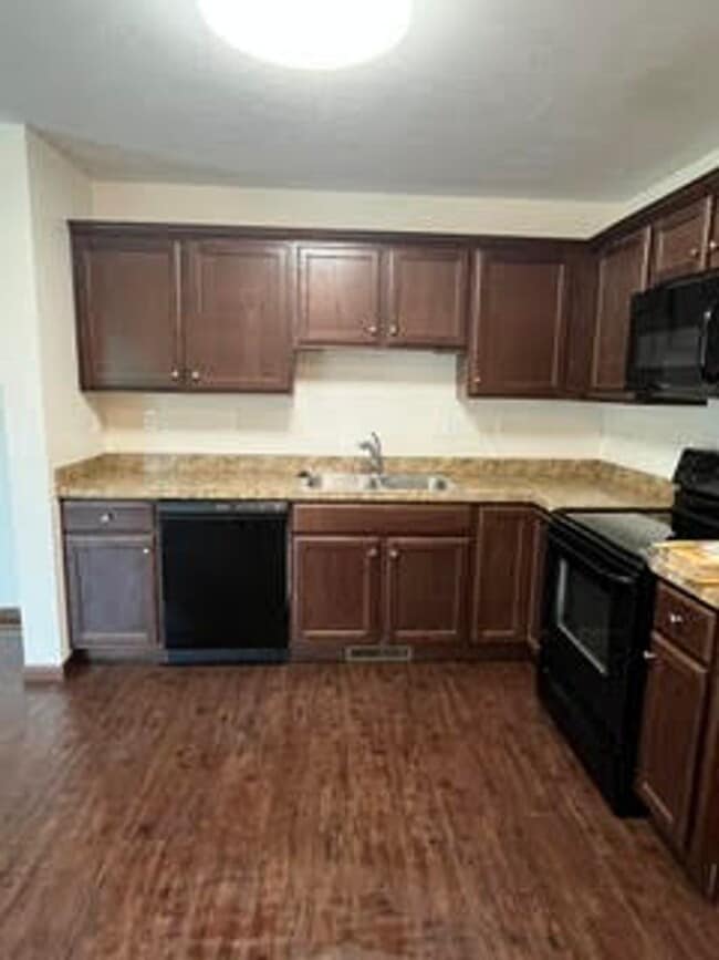 Photo - 585 Birch Hill Dr