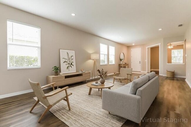 Photo - 1035 Clearpointe Way