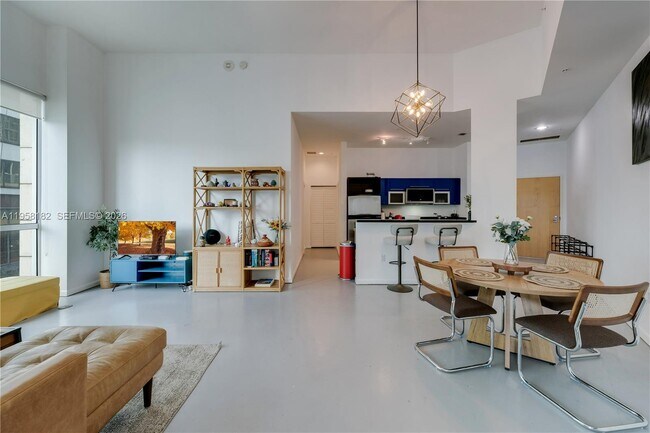 Photo - 253 NE 2nd St Unidad 228