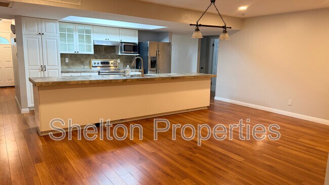 Photo - 523 E Malibu Dr