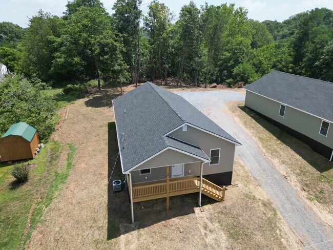 Photo - 40 Hollins Mill Rd