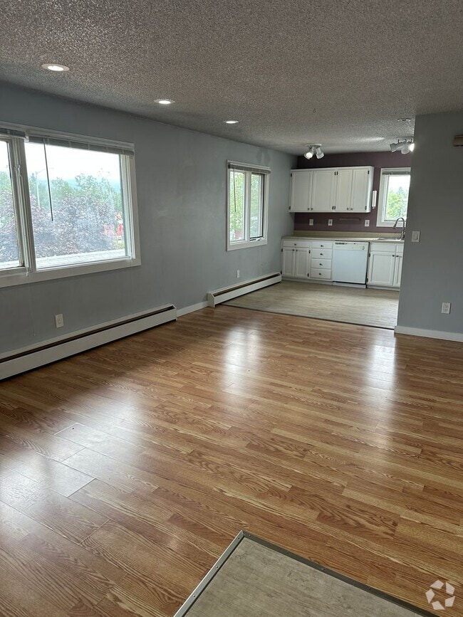 Building Photo - Heat Included! Heated Storage, 2 Bedroom/1... Unit 3 Rental