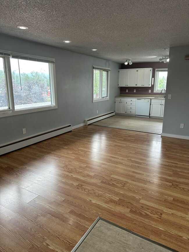 Heat Included! Heated Storage, 2 Bedroom/1... - Heat Included! Heated Storage, 2 Bedroom/1... Apartment Unit 3