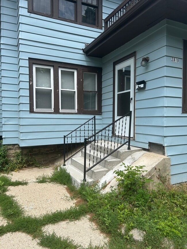 Building Photo - 2819-2821 N 47th St Unit 2819 LOWER