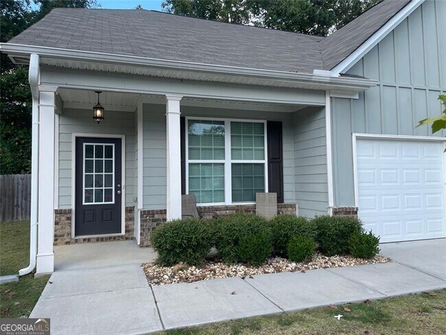 Photo - 560 Vandenburg Dr