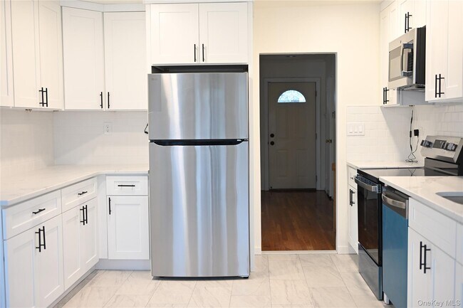 Photo - 16 Middle Ln