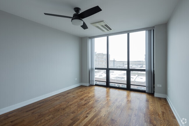 2BR, 15BA - 870SF - Edge @ Sheridan - 5910 N Sheridan Rd