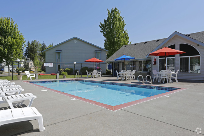 Seasonal Heated Pool - McNary Heights Apartments