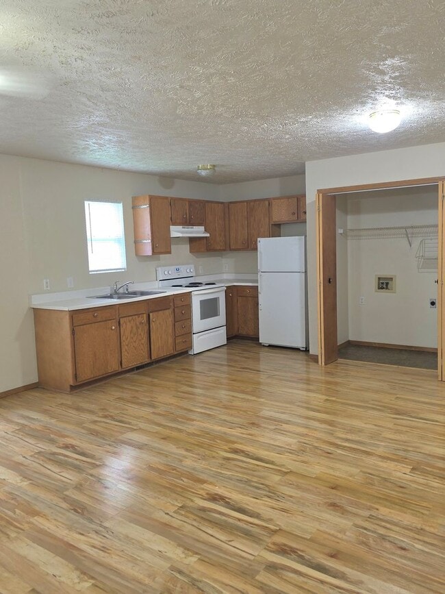 Lombard-1616/1618 - Lombard-1616/1618 Apartment Unit 1616