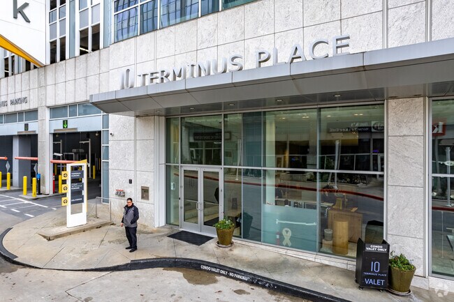 Entrada - 10 Terminus Place