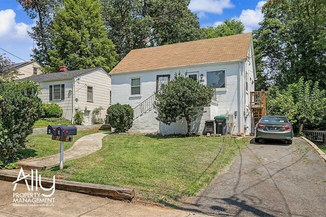 Photo - 2550 Woodland Dr