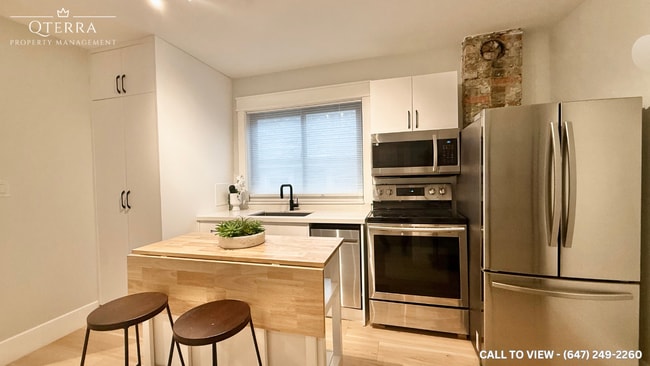 Building Photo - 251 Silverthorn Av