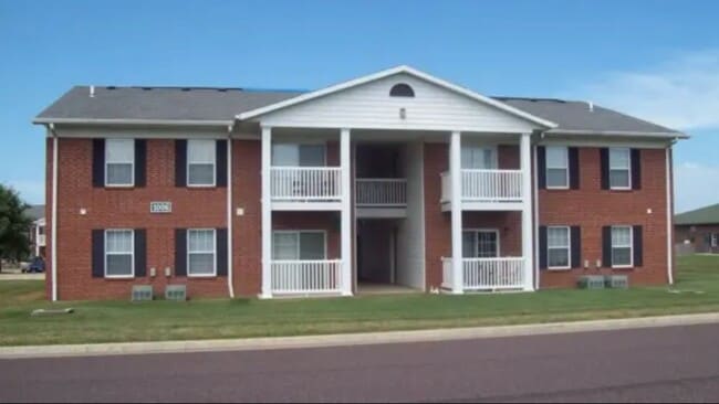 Building Photo - Monett Meadows