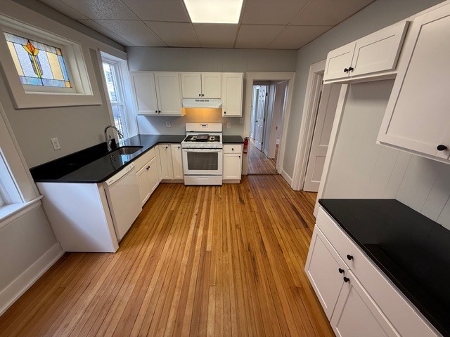 Building Photo - 556 Bond St Unit Bond street