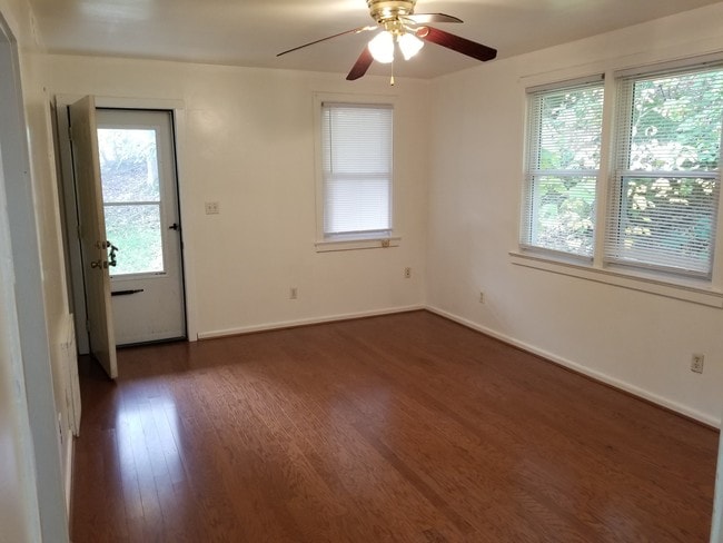 Living room - 385 Riverview Ave