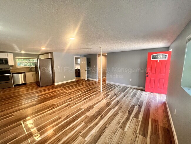 Photo - 1110 Poinsettia Ave