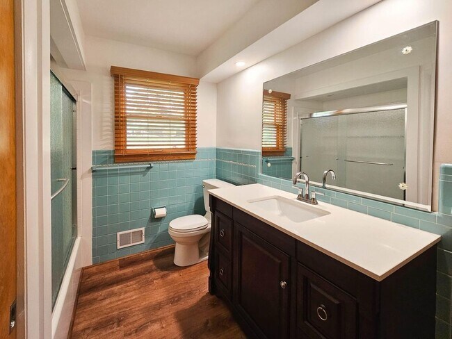 Photo - 937 Collins Rd