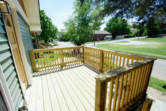 Building Photo - 2404 Jefferson Ave