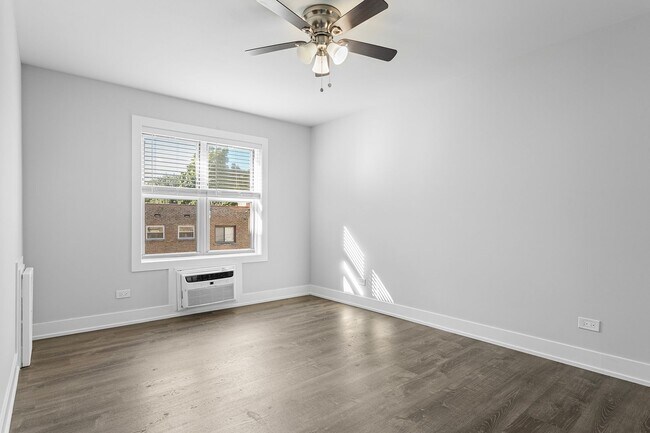 Photo - 1301 W Estes Ave Apartments Unit 3w
