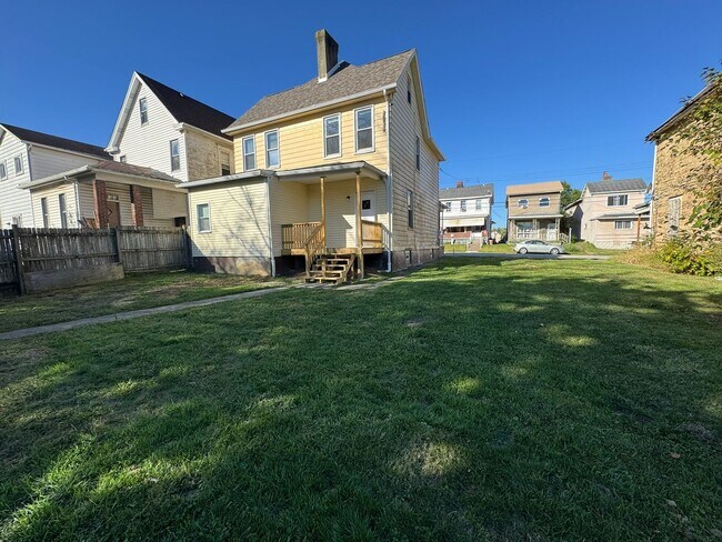 Photo - Enormous Completely Updated 4-Bedroom 1-Ba...