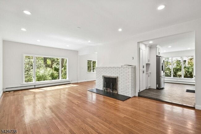 Photo - 296 Glen Ave