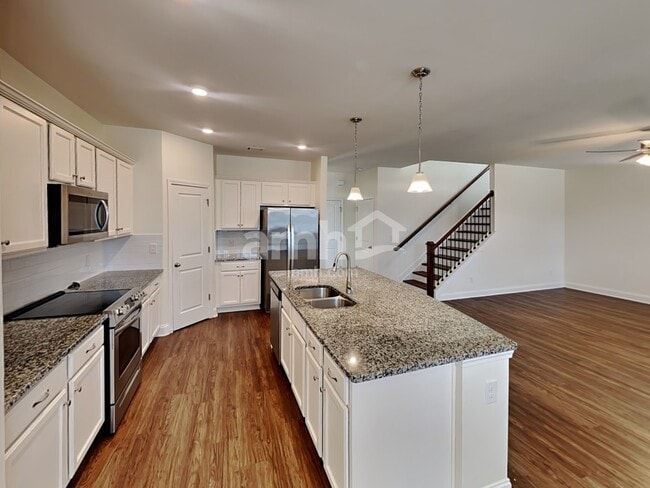 Photo - 414 Otter Trail