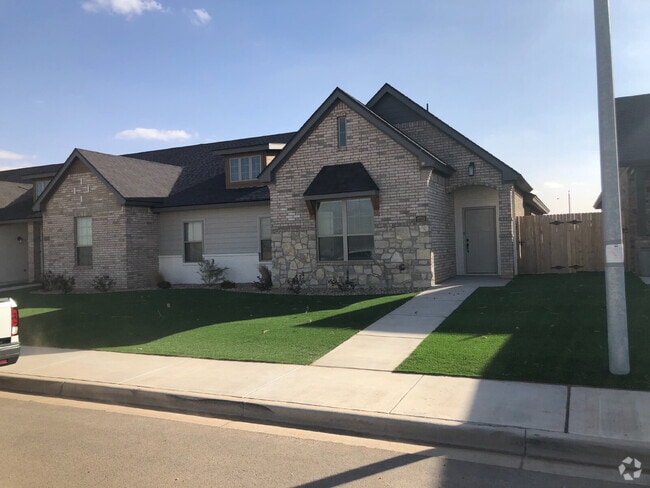 Building Photo - Beautiful well-maintained townhome