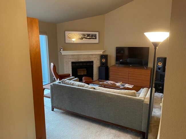 Living Room (1) - 12036 100th Ave NE Unit K302