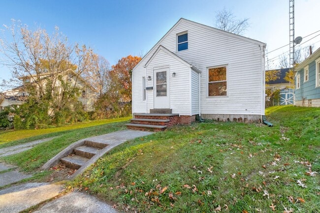 Building Photo - Single-Family House with 2BR and 1BA