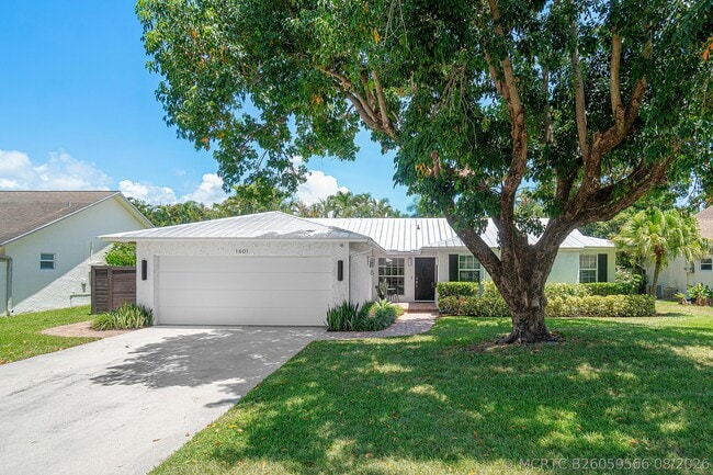 Photo - 1401 Hummingbird Dr