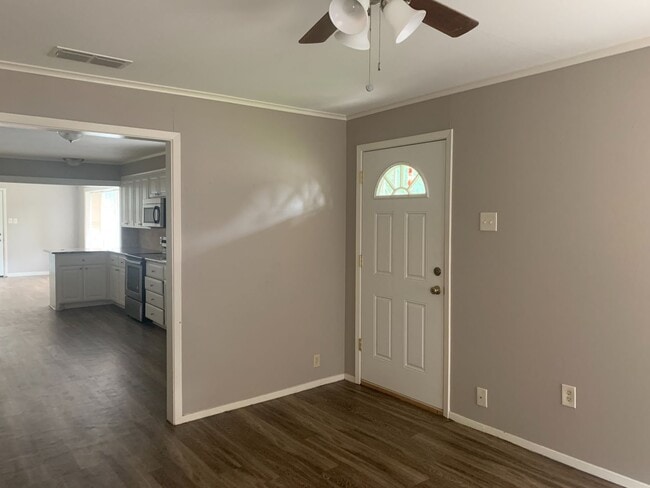 Photo - 2/2 with fenced yard and 2 living areas